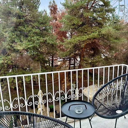 Theatre View In The Heart Of The - Ultracentral Shakespeare Square