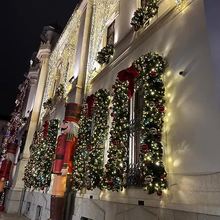 Theatre View In The Heart Of The - Ultracentral Shakespeare Square